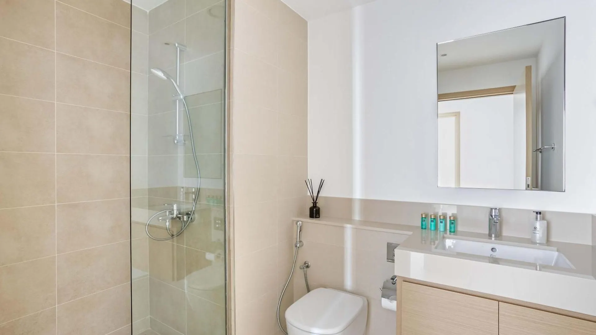 Frank Porter - Creek Horizon T2 Dubai Apartment